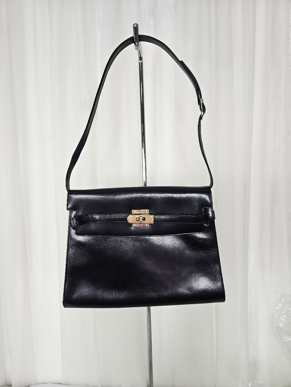 Vintage SISO Black Italian Leather Shoulder Bag Minimalist Classic Kelly Style